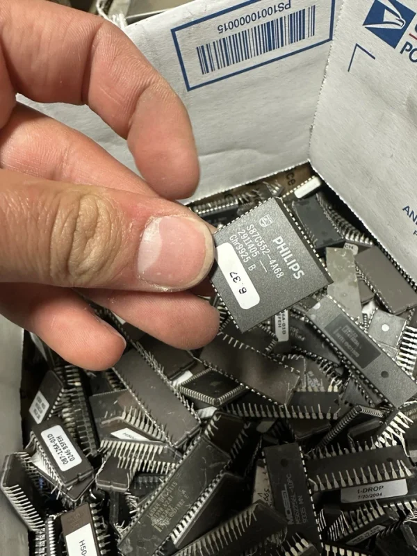 5LBS of Mixed IC Chips for Scrap Gold Recovery - Image 4